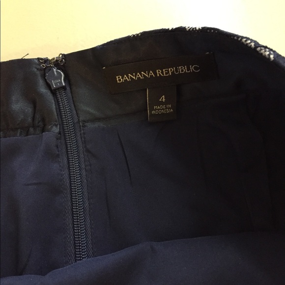 Banana Republic Textured Net Pencil Skirt 4 - Picture 3 of 6